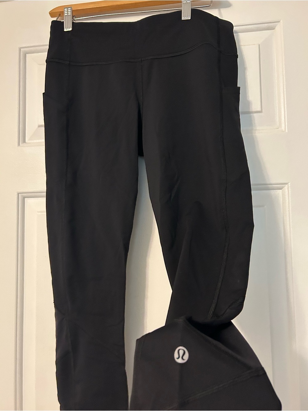 Lululemon Black Athletic Capri Leggings with Side Pockets